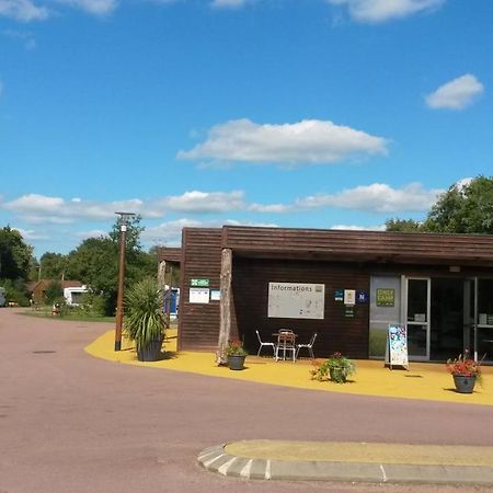 Onlycamp Le Pont Romain Yvré-lʼÉvêque Екстериор снимка