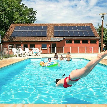 Onlycamp Le Pont Romain Yvré-lʼÉvêque Екстериор снимка