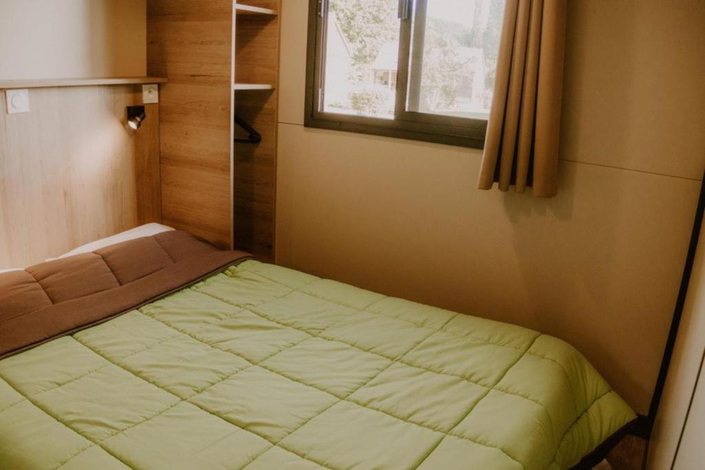 Onlycamp Le Pont Romain Yvré-lʼÉvêque Екстериор снимка