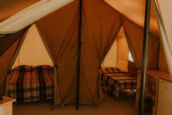 Onlycamp Le Pont Romain Yvré-lʼÉvêque Екстериор снимка