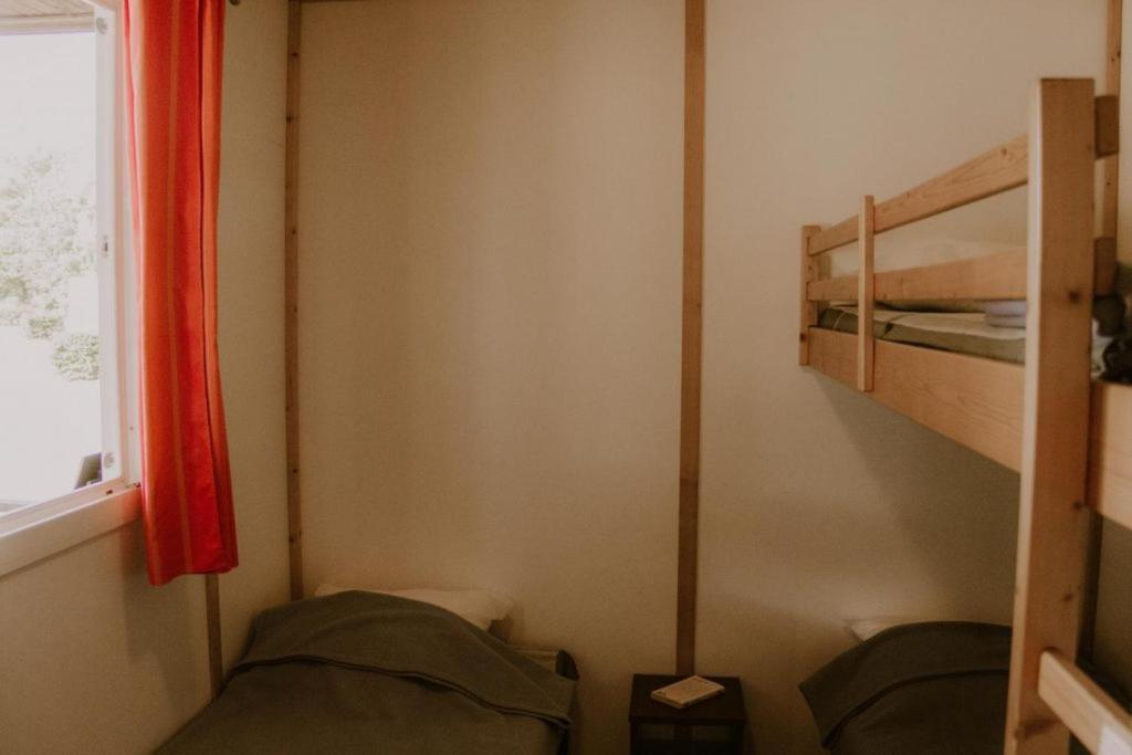Onlycamp Le Pont Romain Yvré-lʼÉvêque Екстериор снимка