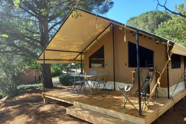 Onlycamp Le Pont Romain Yvré-lʼÉvêque Екстериор снимка
