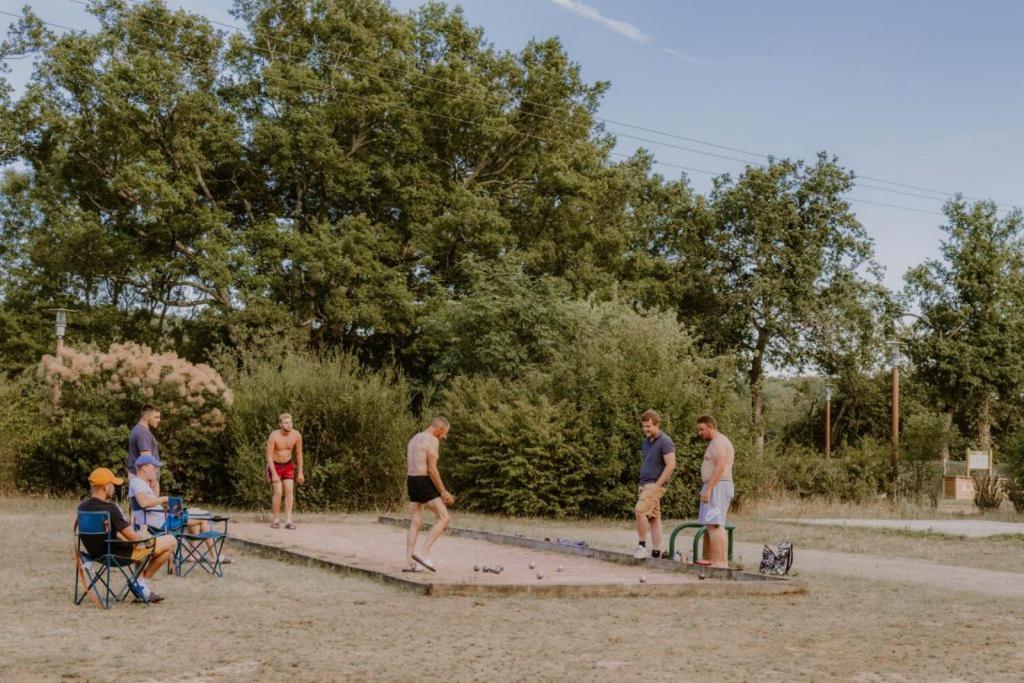 Onlycamp Le Pont Romain Yvré-lʼÉvêque Екстериор снимка