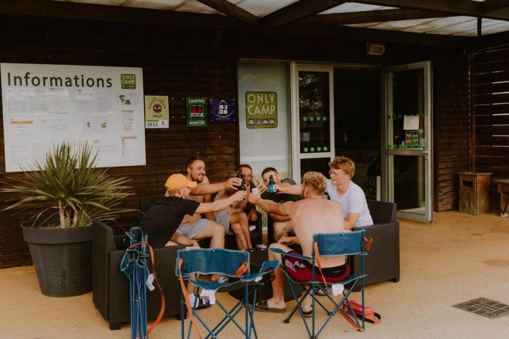 Onlycamp Le Pont Romain Yvré-lʼÉvêque Екстериор снимка