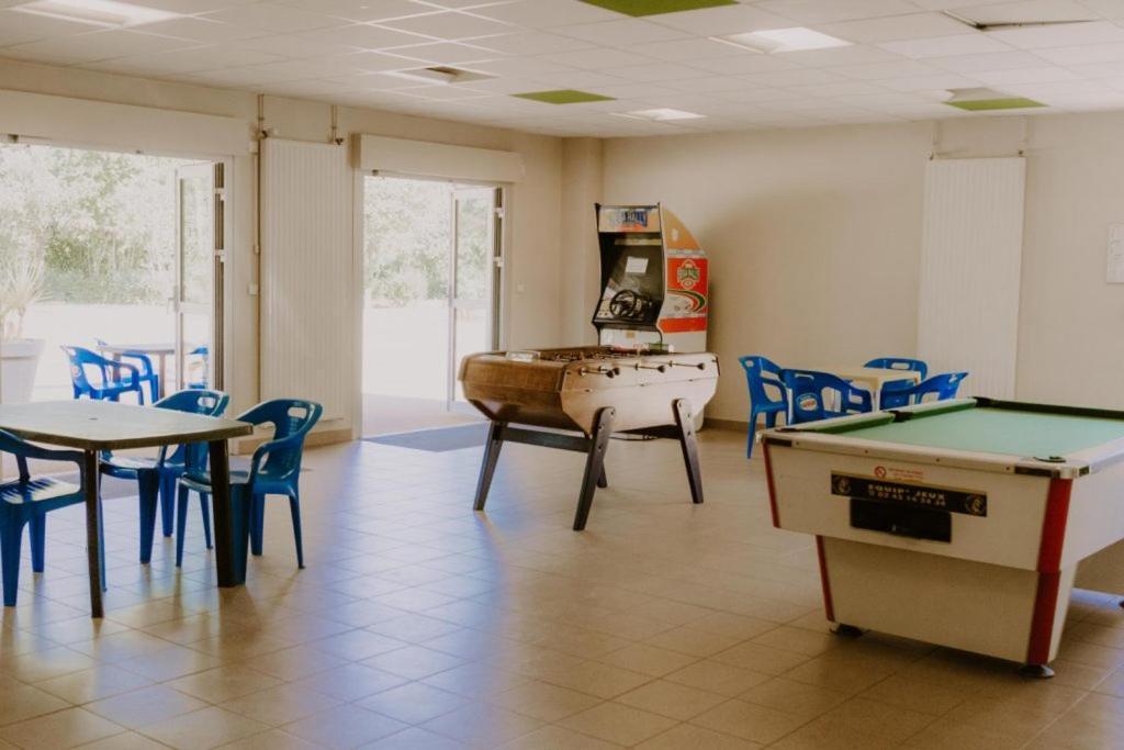 Onlycamp Le Pont Romain Yvré-lʼÉvêque Екстериор снимка